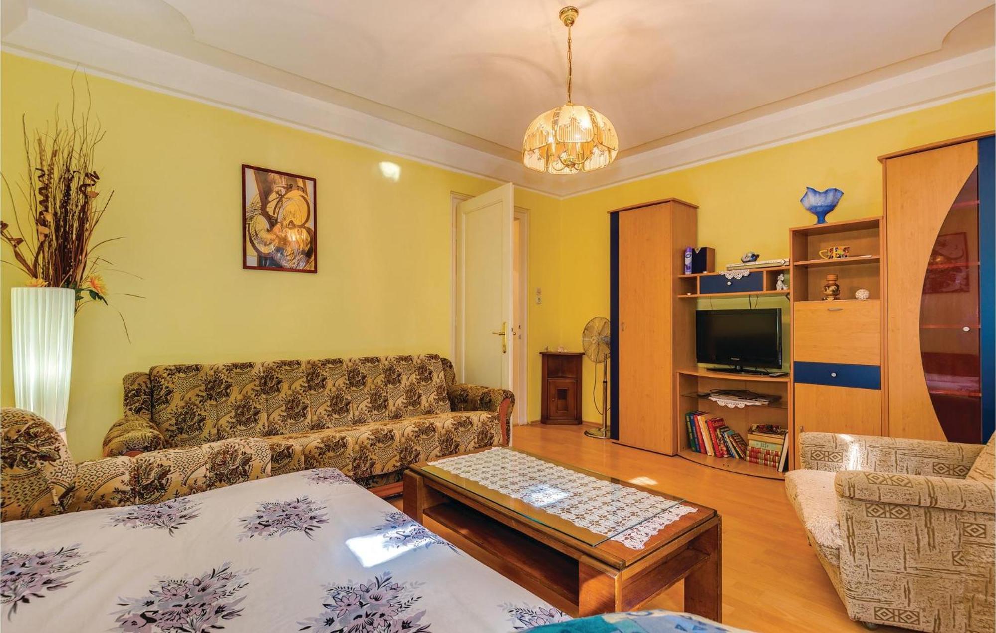 1 Bedroom Beautiful Apartment In Bakar Esterno foto