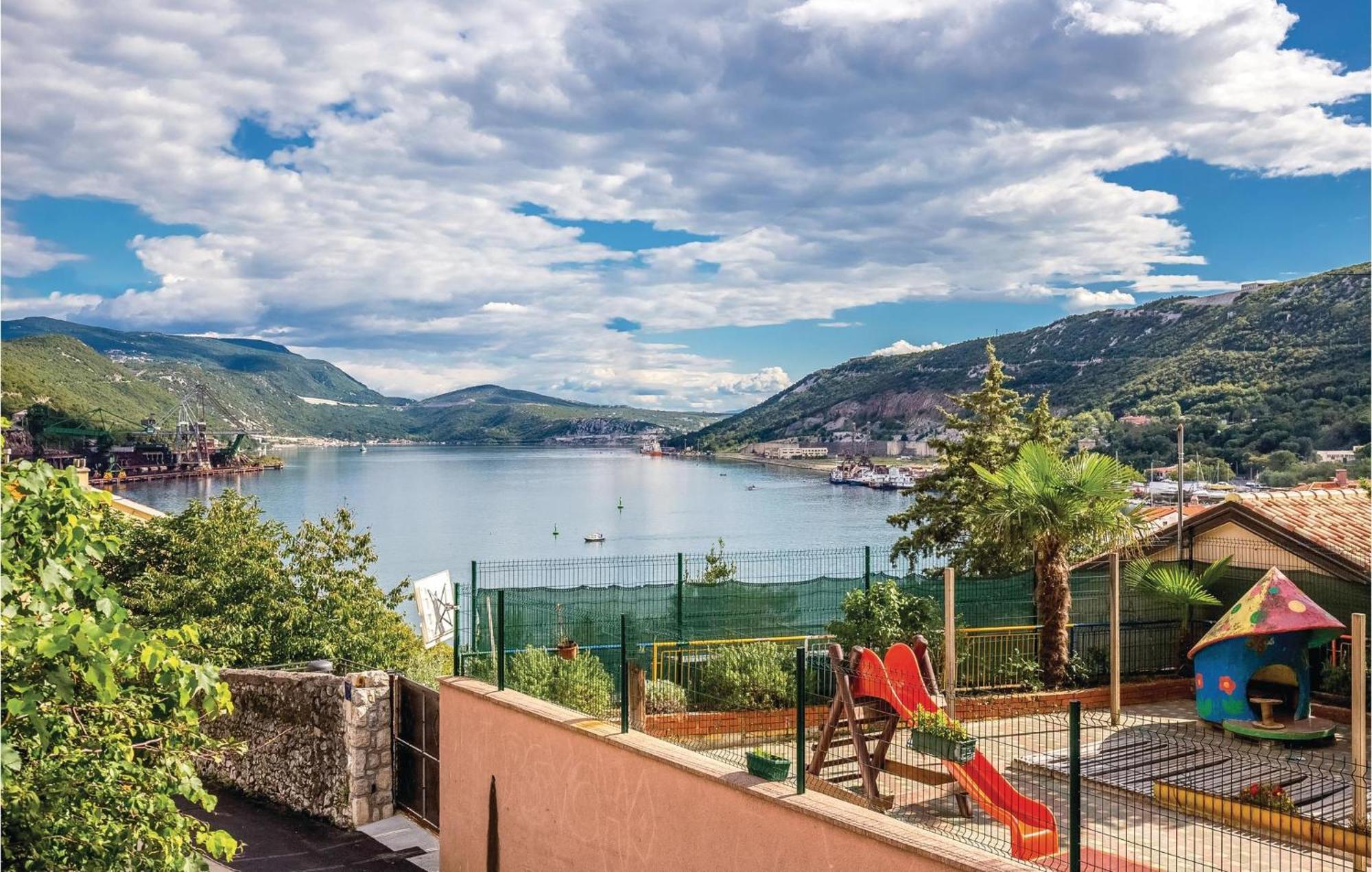 1 Bedroom Beautiful Apartment In Bakar Esterno foto